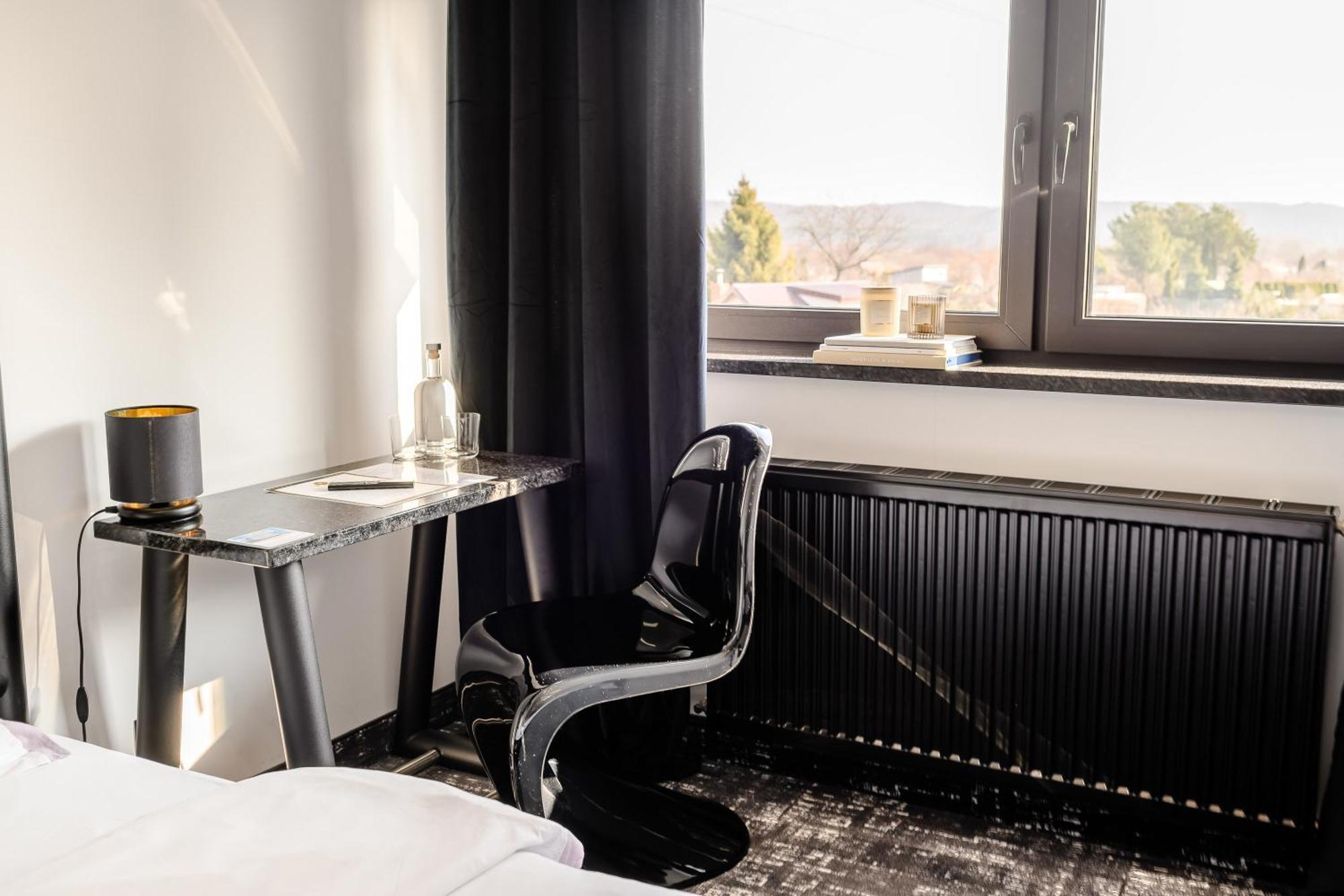 Golden Lion House Bed&Breakfast Rumia Bagian luar foto