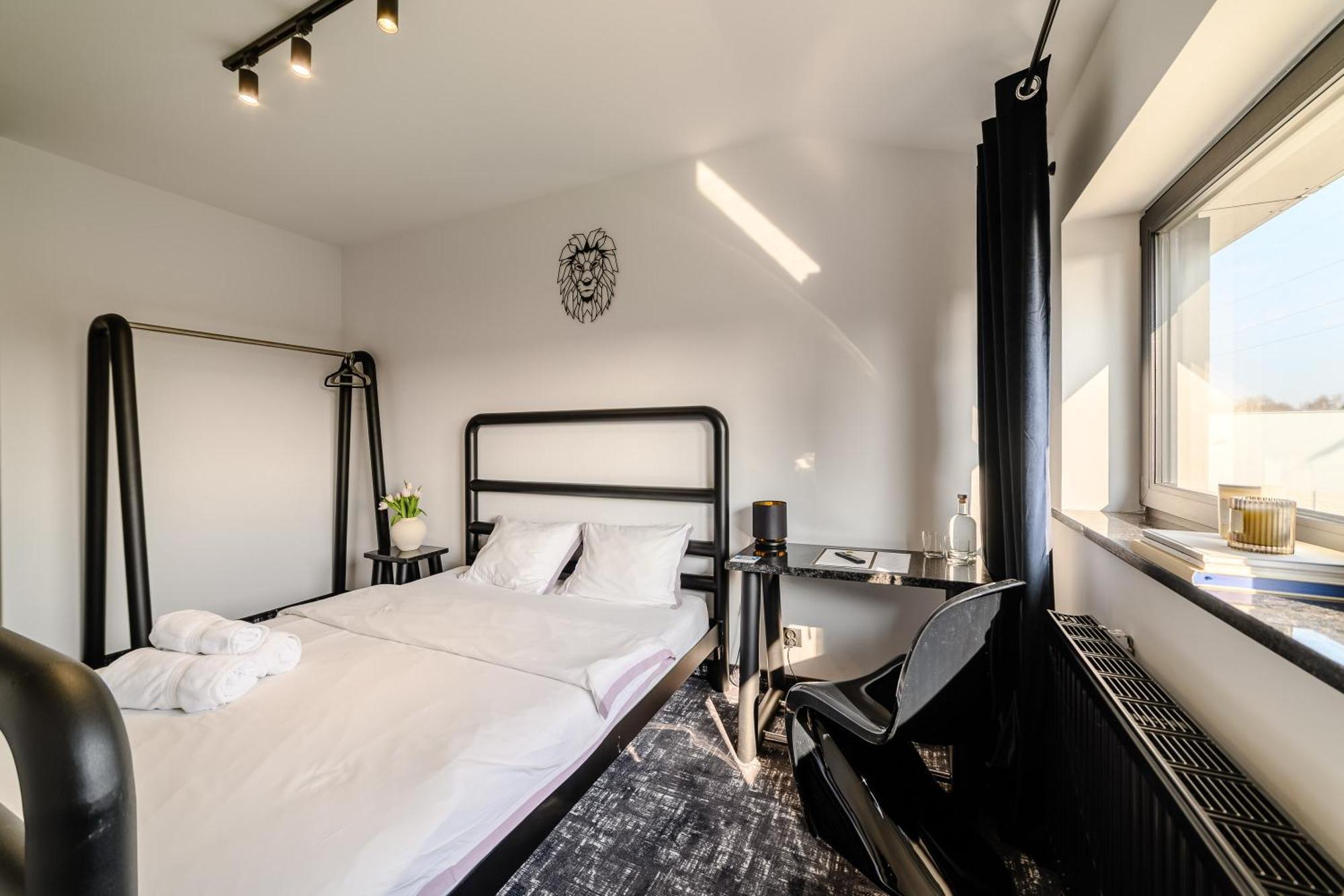 Golden Lion House Bed&Breakfast Rumia Bagian luar foto