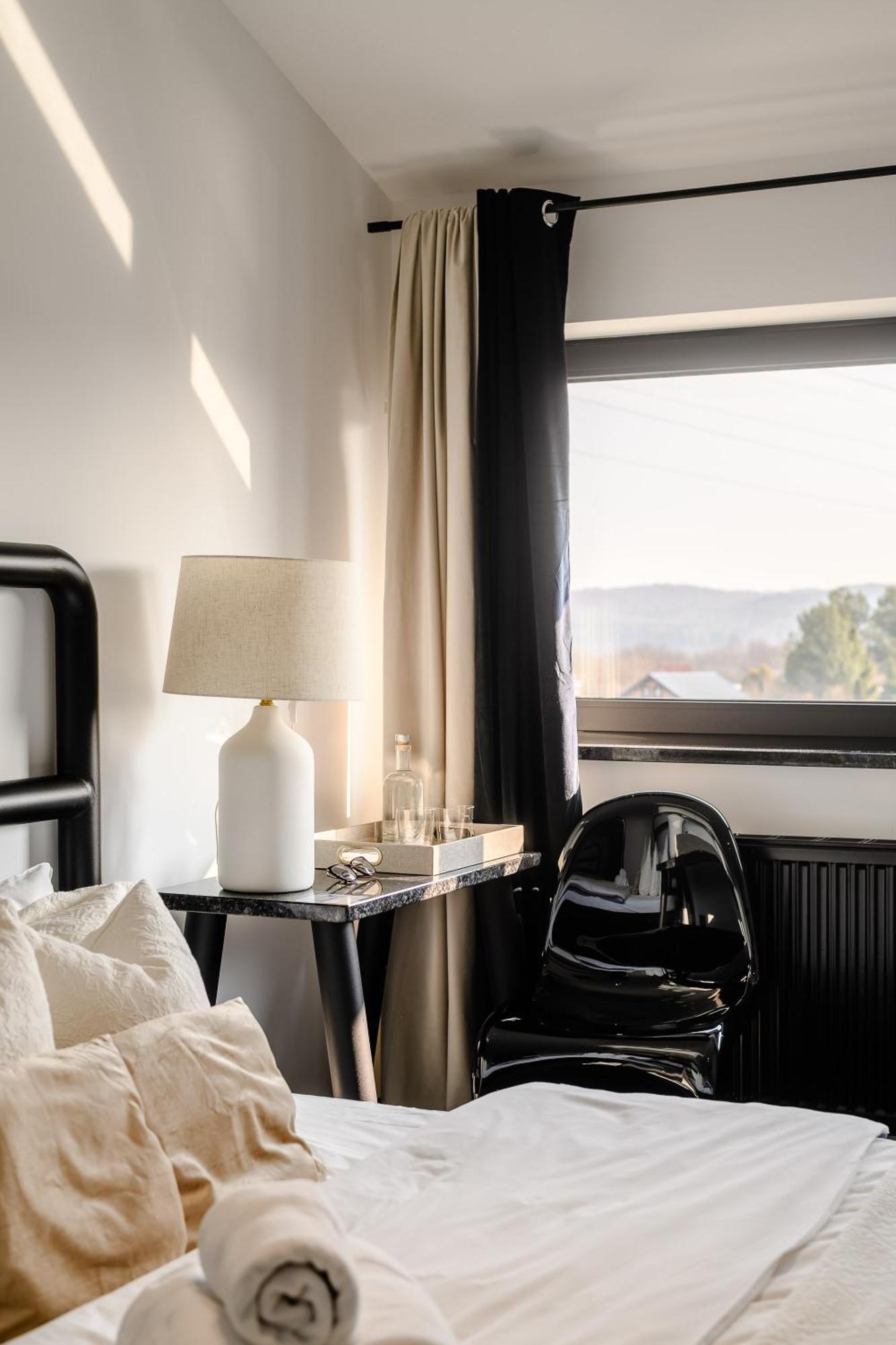 Golden Lion House Bed&Breakfast Rumia Bagian luar foto