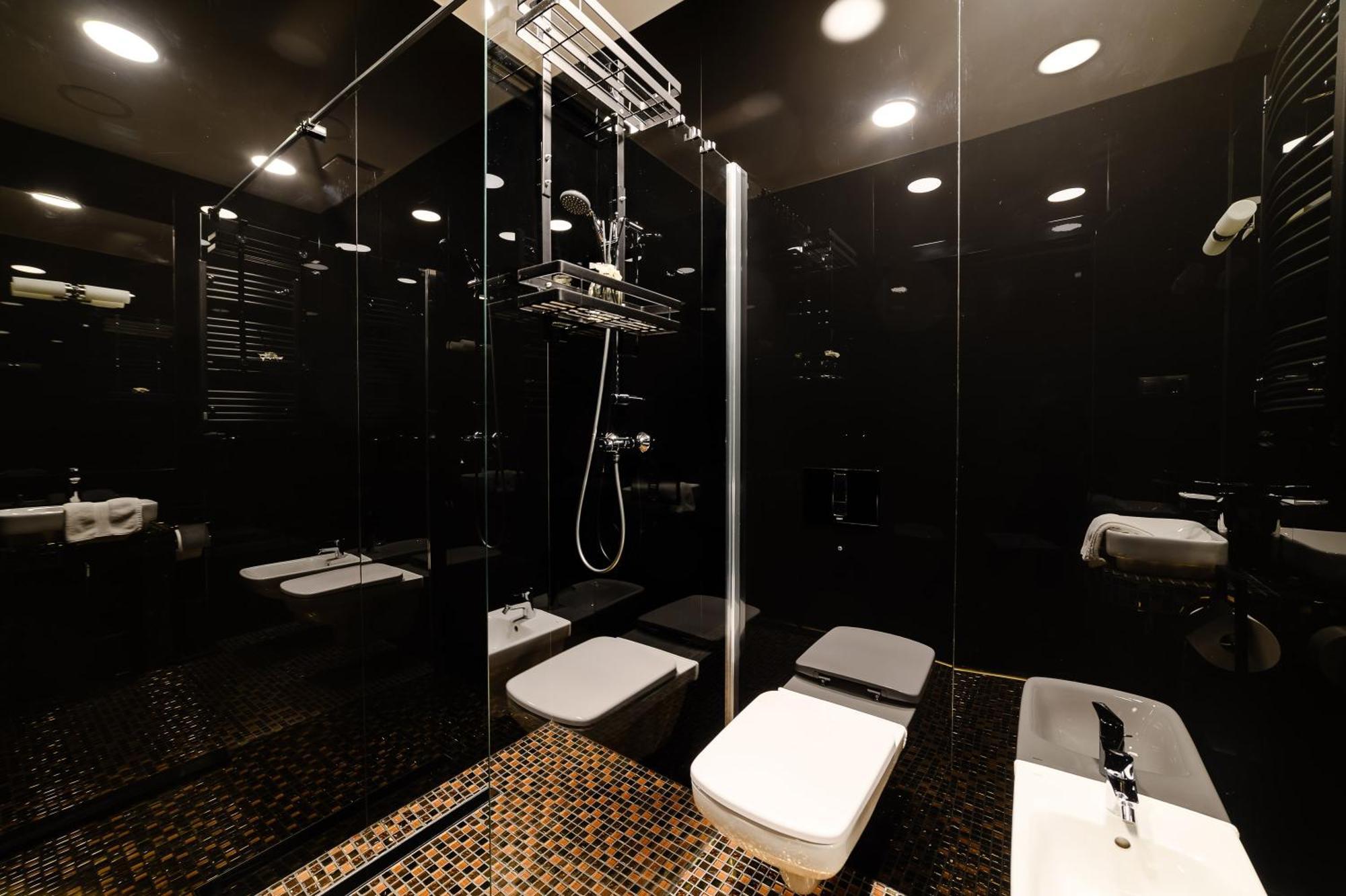 Golden Lion House Bed&Breakfast Rumia Bagian luar foto
