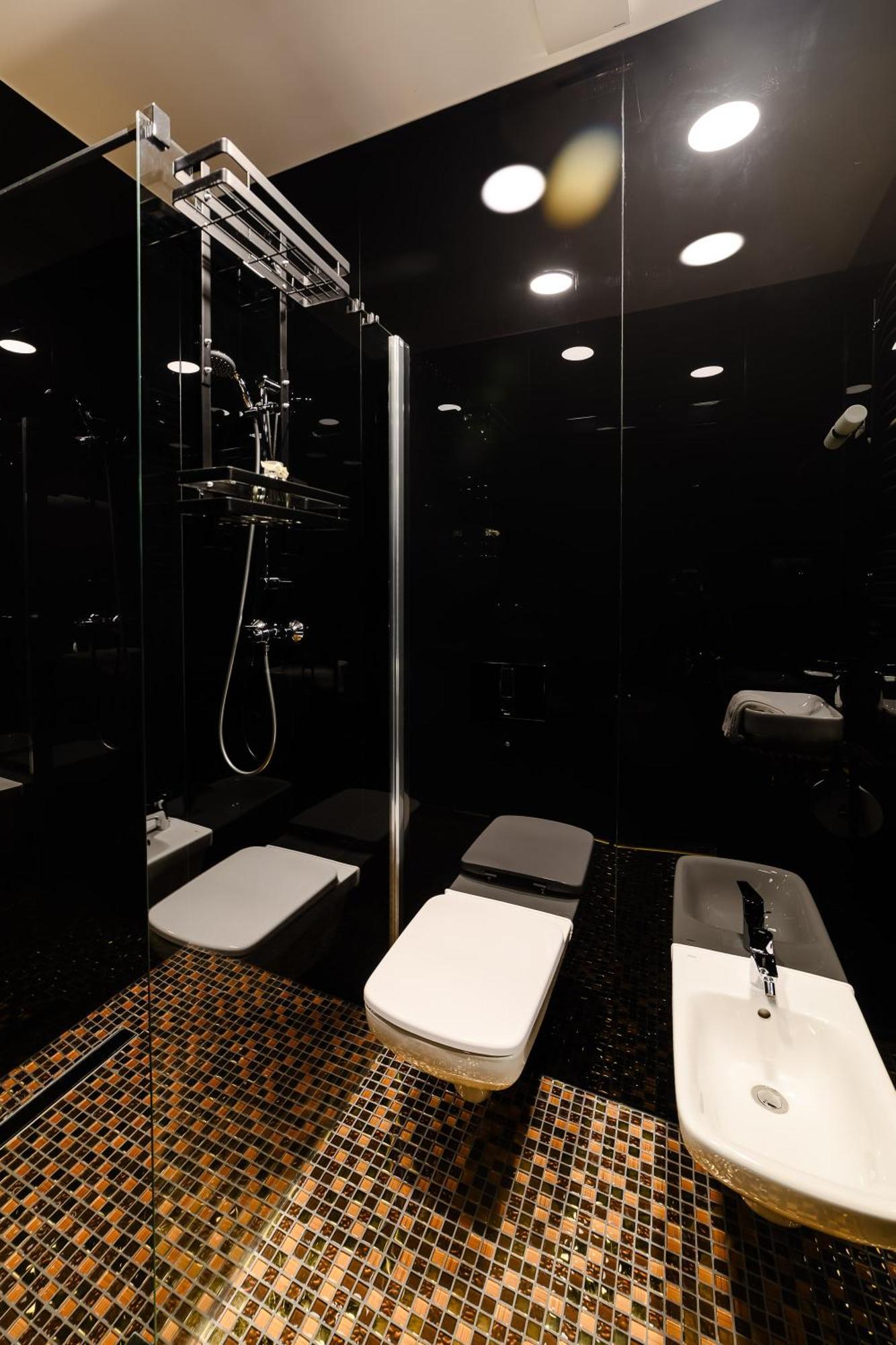Golden Lion House Bed&Breakfast Rumia Bagian luar foto